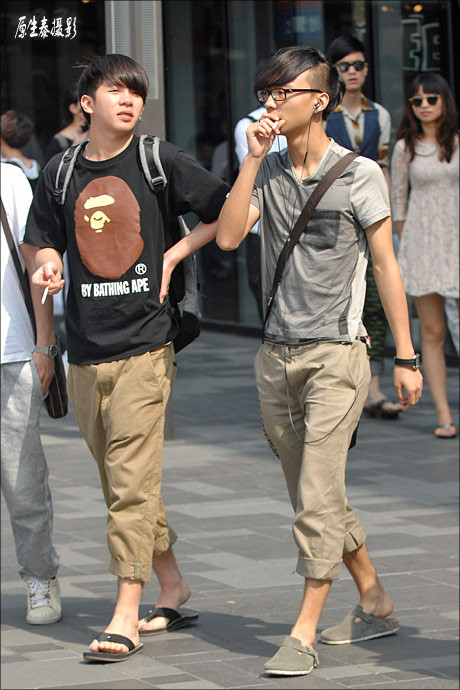 Hút thuốc, đầu tóc khác người mới thể hiện được cái tôi? Hút thuốc, đầu tóc khác người mới thể hiện được cái tôi?