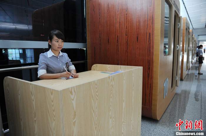 Quầy lễ tân đăng ký sử dụng dịch vụ Quầy lễ tân đăng ký sử dụng dịch vụ