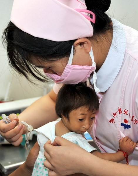 Các y tá chăm sóc cho bệnh nhân đặc biệt