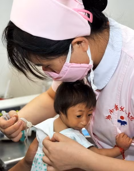 Các y tá chăm sóc cho bệnh nhân đặc biệt