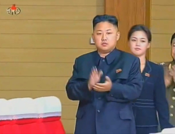 Theo chồng đến dự một buổi hòa nhạc Theo chồng đến dự một buổi hòa nhạc