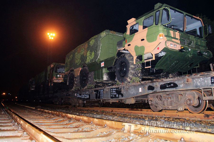 Cơ động vận chuyển tên lửa bằng tàu hỏa