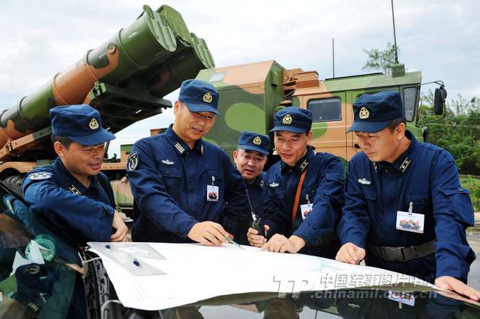 Lực lượng chỉ huy trung đoàn bàn kế hoạch tác chiến