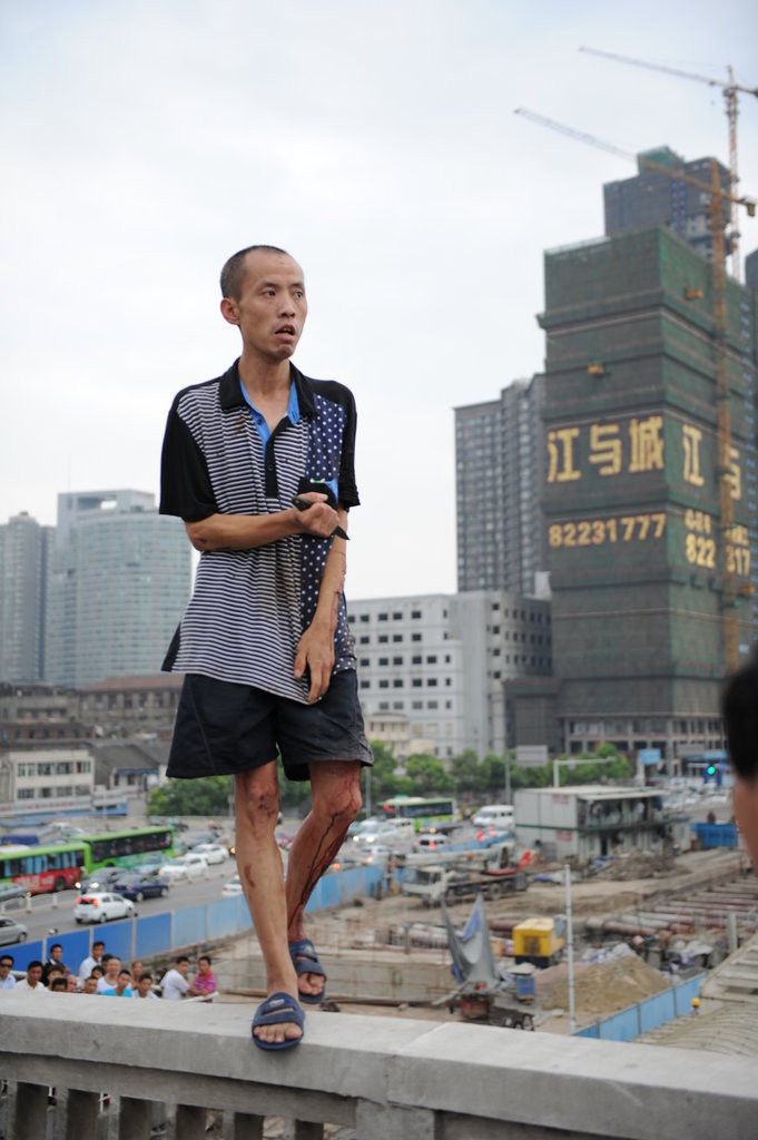 Chỉ vì một lý do lãng nhách muốn nhảy cầu tự vẫn Chỉ vì một lý do lãng nhách muốn nhảy cầu tự vẫn