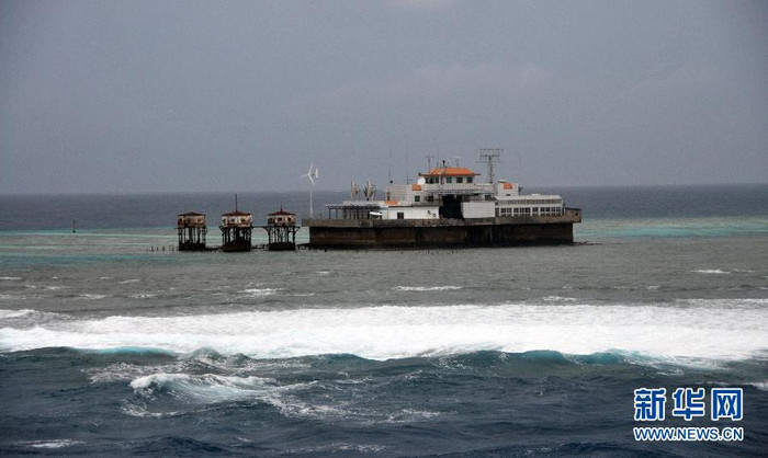 30 tàu cá Trung Quốc đánh bắt, thăm dò và diễu qua công trình quân sự Trung Quốc chiếm đóng và xây dựng trái phép trên đá Vành Khăn để tuyên truyền bóp méo sự thật về cái gọi là chủ quyền