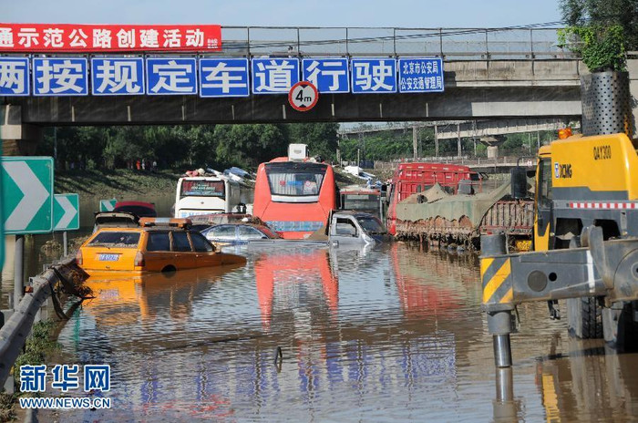 Hai ngày trôi qua nước vẫn chưa rút hẳn
