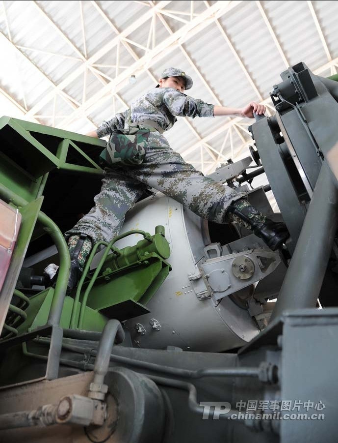 Kiểm tra khí tài dàn phóng