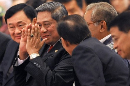 Tổng thống Indonesia hào hứng chia sẻ với các vị khách mời đặc biệt trong "Talk show" về vai trò của Indonesia trong tranh chấp biển Đông Tổng thống Indonesia hào hứng chia sẻ với các vị khách mời đặc biệt trong "Talk show" về vai trò của Indonesia trong tranh chấp biển Đông