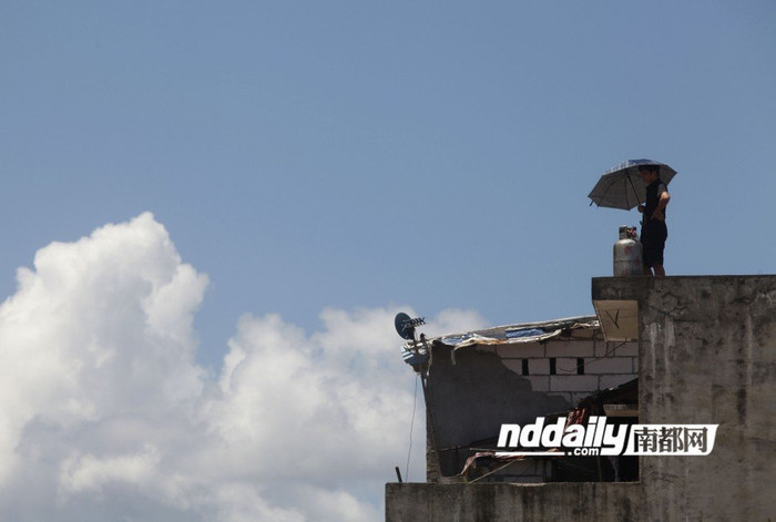 Ông Đường đe dọa, nếu lực lượng cưỡng chế vẫn tiếp tục uy hiếp, ông sẽ cho phát nổ bình ga Ông Đường đe dọa, nếu lực lượng cưỡng chế vẫn tiếp tục uy hiếp, ông sẽ cho phát nổ bình ga