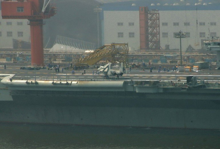 Chiếc chiến đấu cơ khi quan sát từ xa