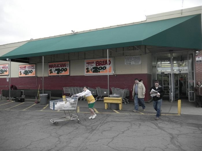 Người nghèo ở Mỹ luôn tìm kiếm những địa chỉ bán hàng giảm giá Người nghèo ở Mỹ luôn tìm kiếm những địa chỉ bán hàng giảm giá