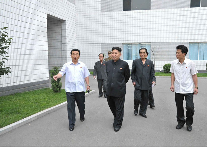 Thủ trưởng các cơ quan đơn vị tháp tùng và giới thiệu Thủ trưởng các cơ quan đơn vị tháp tùng và giới thiệu