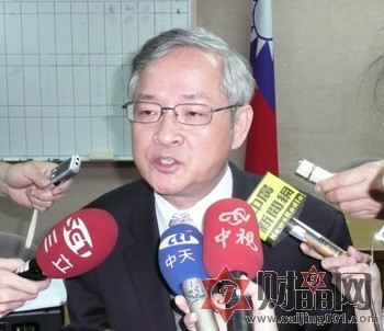 Lâm Úc Phương, nghị sĩ Quốc dân đảng cầm quyền Đài Loan theo quan điểm hiếu chiến, cổ súy Đài Loan tranh thủ đục nước béo cò, tăng cường sức mạnh quân sự đồn trú trái phép tại Ba Bình, Trường Sa