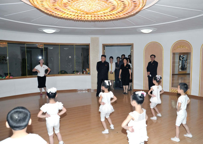 Tiết mục văn nghệ đặc biệt chào mừng tân Nguyên soái và lãnh đạo nhà nước Tiết mục văn nghệ đặc biệt chào mừng tân Nguyên soái và lãnh đạo nhà nước