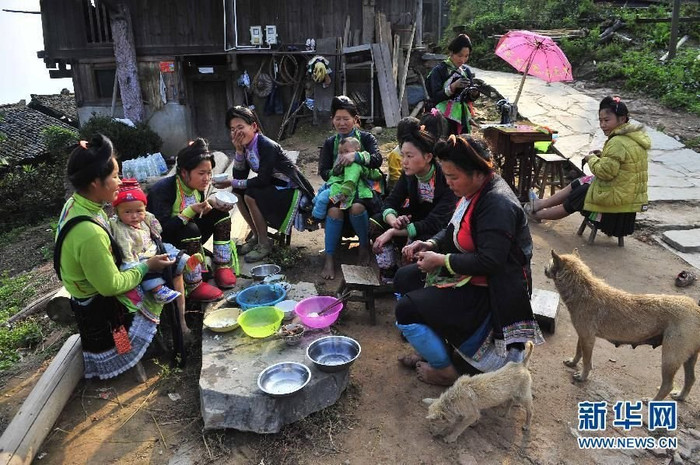 Cuộc sống của những người dân bộ lạc cuối cùng dùng súng kíp ở Trung Quốc Cuộc sống của những người dân bộ lạc cuối cùng dùng súng kíp ở Trung Quốc