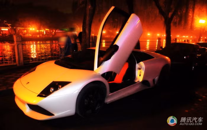 Có gặp những cậu ấm cô chiêu này mới biết hết mức độ hoành tráng của những cuộc chơi