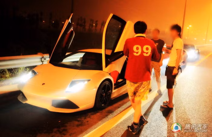 Những chiếc siêu xe đã trở nên quá bình thường với đám con cái đại gia ở Bắc Kinh