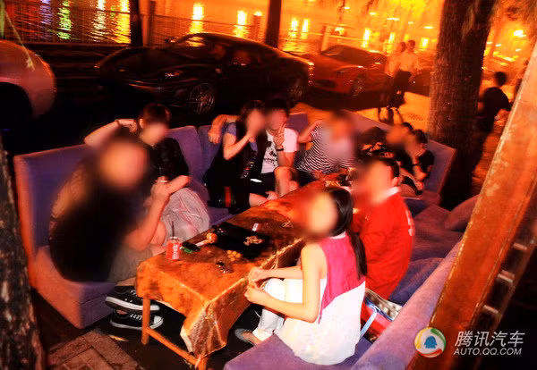 Tụ tập nhậu nhẹt