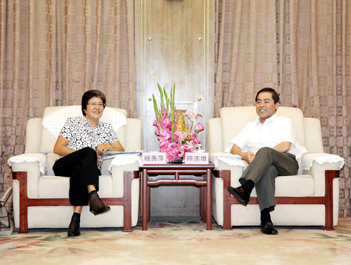 Tân Đại sứ Trung Quốc tại ASEAN đến thăm Cục Hải dương Trung Quốc ngay sau khi nhận nhiệm vụ cho thấy biển Đông sẽ là nhiệm vụ số 1 của bà Dương Tú Bình Tân Đại sứ Trung Quốc tại ASEAN đến thăm Cục Hải dương Trung Quốc ngay sau khi nhận nhiệm vụ cho thấy biển Đông sẽ là nhiệm vụ số 1 của bà Dương Tú Bình