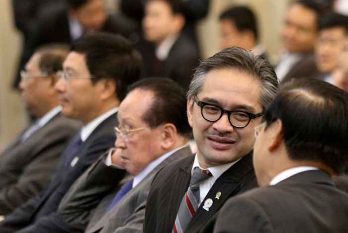 Ngoại trưởng Indonesia tranh thủ quay sang trao đổi với Ngoại trưởng Lào trong khuôn khổ Hội nghị Ngoại trưởng ASEAN vừa qua tại Phnom Penh, Campuchia