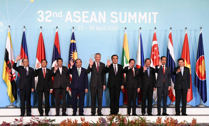 Các nhà lãnh đạo 10 nước ASEAN tại hội nghị thượng đỉnh lần thứ 32 ở Singapore, ảnh: The Nation. Các nhà lãnh đạo 10 nước ASEAN tại hội nghị thượng đỉnh lần thứ 32 ở Singapore, ảnh: The Nation.