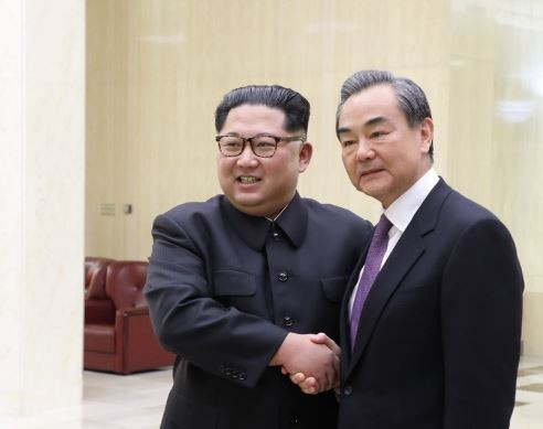 Chủ tịch Cộng hòa dân chủ nhân dân Triều Tiên Kim Jong-un tiếp Ngoại trưởng Trung Quốc Vương Nghị, ảnh: Đa Chiều. Chủ tịch Cộng hòa dân chủ nhân dân Triều Tiên Kim Jong-un tiếp Ngoại trưởng Trung Quốc Vương Nghị, ảnh: Đa Chiều.