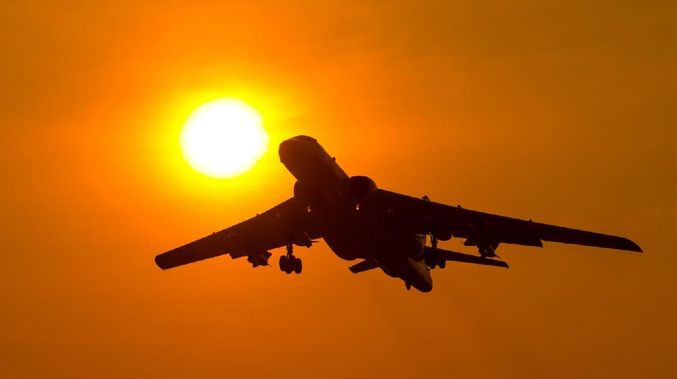 Máy bay ném bom Trung Quốc H-6K, hình minh họa: Queensland Times. Máy bay ném bom Trung Quốc H-6K, hình minh họa: Queensland Times.