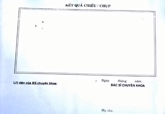 Kết quả chụp X-Quang tại Bệnh viện Chấn thương chỉnh hình thành phố Hồ Chí Minh không thể hiện nữ sinh bị vẹo cột sống. (Ảnh: H.L)