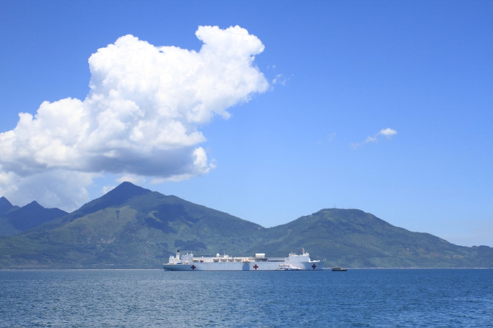 Sáng 17/8, hai tàu của hải quân Hoa Kỳ là: Tàu bệnh viện USNS Mercy (T-AH-19) và tàu cao tốc USNS Millinocket (JHSV 3) cùng khoảng 1.600 sĩ quan, thủy thủ đoàn và các bác sĩ, nhân viên y tế đã đến Đà Nẵng để tham gia vào điểm đến cuối cùng trong Chương trình Đối tác Thái Bình Dương 2015 (PP15). Sáng 17/8, hai tàu của hải quân Hoa Kỳ là: Tàu bệnh viện USNS Mercy (T-AH-19) và tàu cao tốc USNS Millinocket (JHSV 3) cùng khoảng 1.600 sĩ quan, thủy thủ đoàn và các bác sĩ, nhân viên y tế đã đến Đà Nẵng để tham gia vào điểm đến cuối cùng trong Chương trình Đối tác Thái Bình Dương 2015 (PP15).