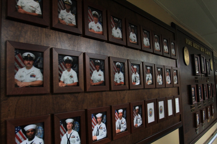 Hàng trăm y bác sỹ làm việc trên tàu bệnh viện USNS Mercy (T-AH-19) .... Hàng trăm y bác sỹ làm việc trên tàu bệnh viện USNS Mercy (T-AH-19) ....