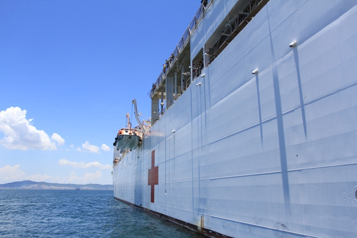 "Một phần quan trọng trong những công việc chúng tôi sẽ làm ở Việt Nam là hội thảo chuyên đề. Hội thảo chuyên đề này liên quan đến y tế trong cứu trợ thảm họa, công tác chuẩn bị cho thảm họa và tất cả các nội dung có liên quan khác. Các hội thảo chuyên đề này sẽ cung cấp cho cộng đồng người Việt Nam công cụ cần thiết để chống đỡ trong trường hợp xảy ra thảm họa”, Tư lệnh Hải quân Hoàng gia Úc Ken Walters phát biểu. "Một phần quan trọng trong những công việc chúng tôi sẽ làm ở Việt Nam là hội thảo chuyên đề. Hội thảo chuyên đề này liên quan đến y tế trong cứu trợ thảm họa, công tác chuẩn bị cho thảm họa và tất cả các nội dung có liên quan khác. Các hội thảo chuyên đề này sẽ cung cấp cho cộng đồng người Việt Nam công cụ cần thiết để chống đỡ trong trường hợp xảy ra thảm họa”, Tư lệnh Hải quân Hoàng gia Úc Ken Walters phát biểu.