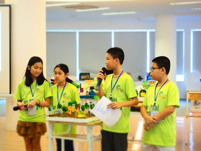 Các em học sinh thuyết minh về ý tưởng tại sự kiện DESIGNATHON 2018. Ảnh: NTCC Các em học sinh thuyết minh về ý tưởng tại sự kiện DESIGNATHON 2018. Ảnh: NTCC