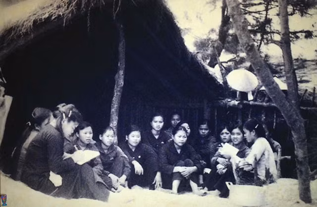 Những nữ pháo binh Ngư Thủy anh hùng ngày xưa.