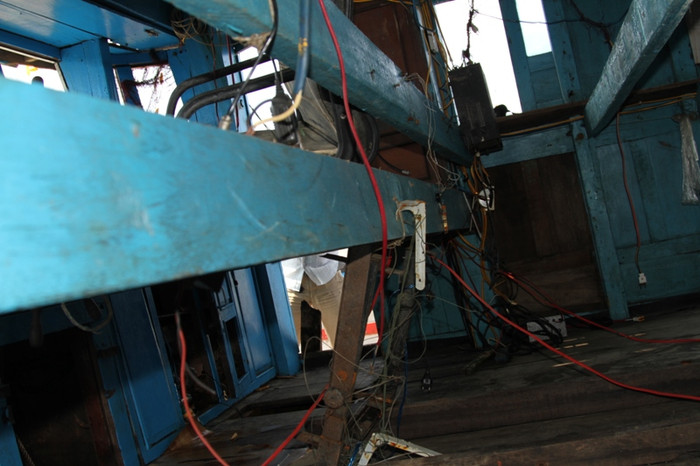 Hệ thống điện trong tàu bị đứt, hư hỏng...