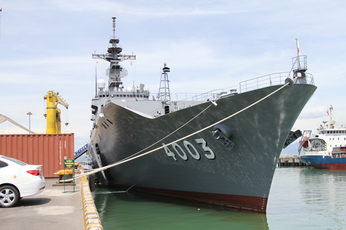 Được biết, tàu đổ bộ Kunisaki có tổng số 400 sĩ quan và thủy thủ, tàu có lượng giãn nước 14.000 tấn, nặng khoảng 9 ngàn tấn, dài 178m, rộng 25,8m. Được biết, tàu đổ bộ Kunisaki có tổng số 400 sĩ quan và thủy thủ, tàu có lượng giãn nước 14.000 tấn, nặng khoảng 9 ngàn tấn, dài 178m, rộng 25,8m.