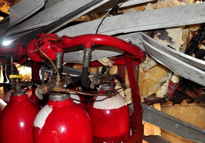 Một số bình CO2 trên tàu may mắn chưa bị đâm, nếu những bình CO2 này bị đâm với lực mạnh sẽ nổ như bom và không biết lúc đó chuyện gì sẽ xảy ra...