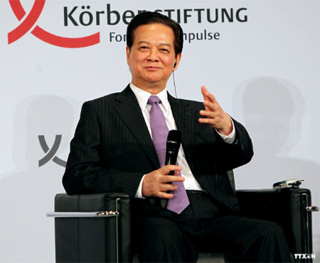 Thủ tướng Nguyễn Tấn Dũng giao lưu với các học giả trong chuyến công du châu Âu vừa qua. Ảnh: QĐND. Thủ tướng Nguyễn Tấn Dũng giao lưu với các học giả trong chuyến công du châu Âu vừa qua. Ảnh: QĐND.