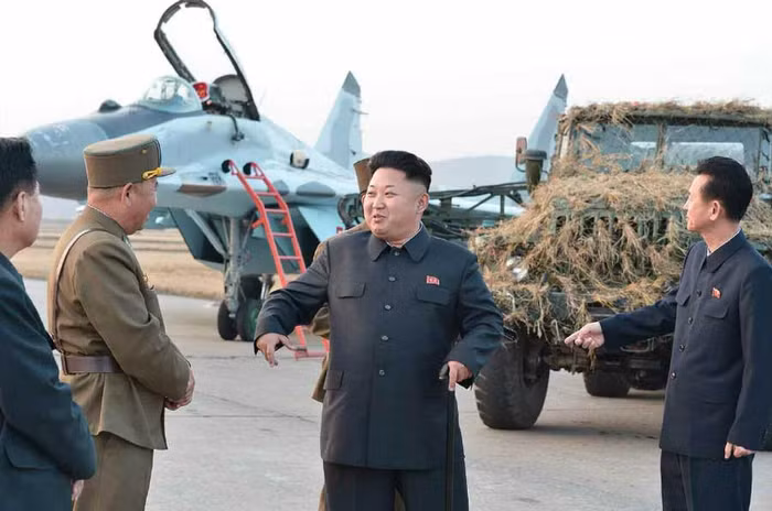 Trò chuyện với thuộc cấp.