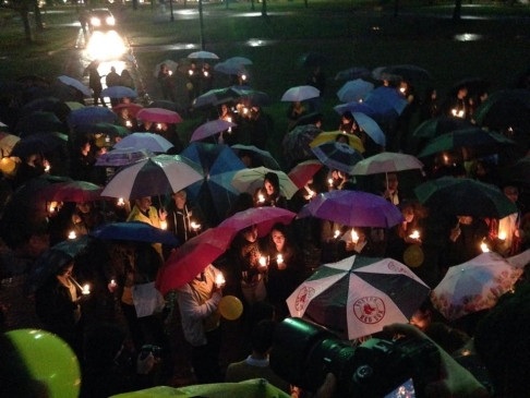 Những chiếc ô trở thành phương tiện chống hơi cay, che mưa nắng và là biểu tượng của các cuộc biểu tình tại Hồng Kông. Những chiếc ô trở thành phương tiện chống hơi cay, che mưa nắng và là biểu tượng của các cuộc biểu tình tại Hồng Kông.