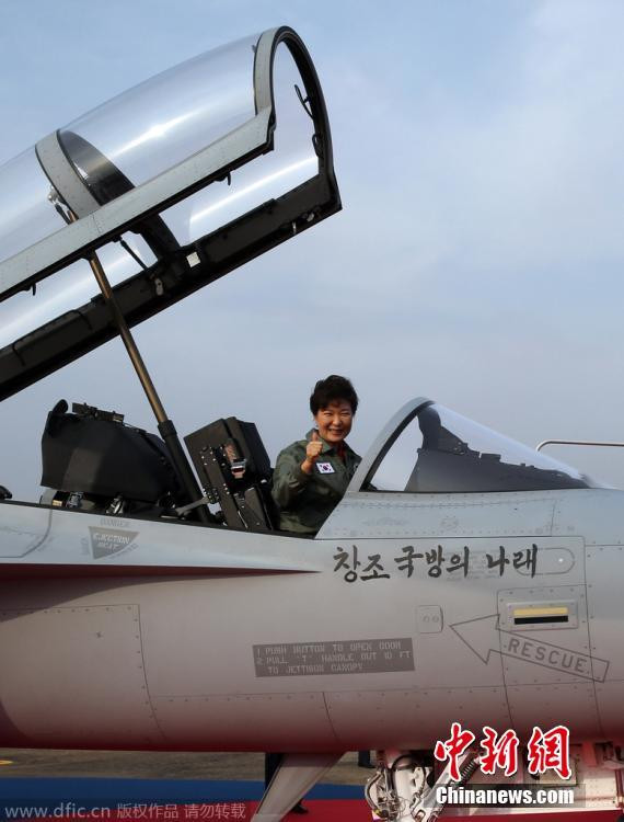 FA-50 không chỉ được đưa vào biên chế quân đội Hàn Quốc, mà còn được xuất khẩu. FA-50 không chỉ được đưa vào biên chế quân đội Hàn Quốc, mà còn được xuất khẩu.