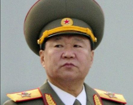 Tướng Choe Ryong-hae vừa trở lại Thường vụ Bộ chính trị, xếp thứ tự trên Hwang Pyong-so. Tướng Choe Ryong-hae vừa trở lại Thường vụ Bộ chính trị, xếp thứ tự trên Hwang Pyong-so.