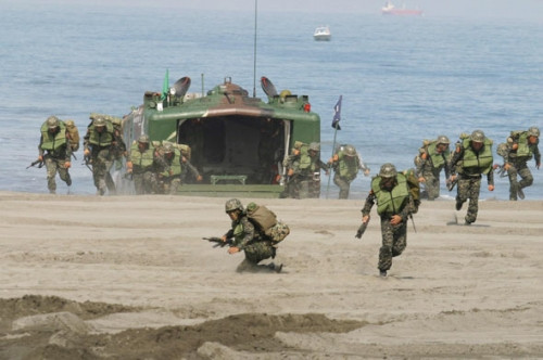 Lính Đài Loan tập trận trái phép trên đảo Ba Bình, Trường Sa. Lính Đài Loan tập trận trái phép trên đảo Ba Bình, Trường Sa.