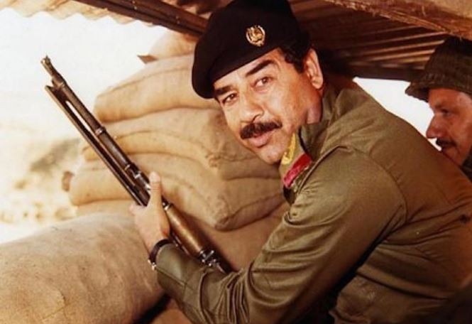 Cố Tổng thống Iraq Saddam Hussein đã thất bại thảm hại trong Chiến dịch Bão táp sa mạc vì ảo tưởng vào sức mạnh của Iraq. Ảnh: BBC. Cố Tổng thống Iraq Saddam Hussein đã thất bại thảm hại trong Chiến dịch Bão táp sa mạc vì ảo tưởng vào sức mạnh của Iraq. Ảnh: BBC.