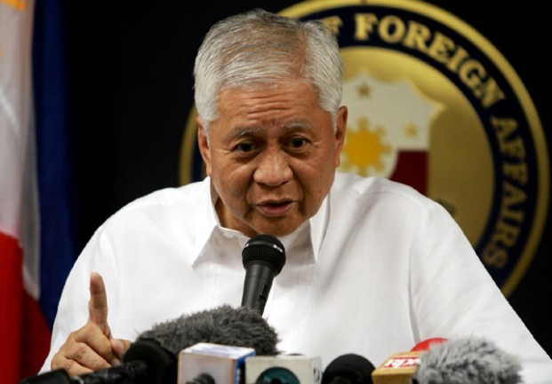 Ngoại trưởng Philippines Albert del Rosario, ảnh: Inquirer.