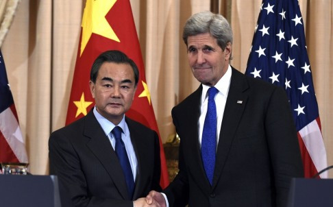 Ngoại trưởng Trung Quốc Vương Nghị và Ngoại trưởng Hoa Kỳ John Kerry, ảnh: AP. Ngoại trưởng Trung Quốc Vương Nghị và Ngoại trưởng Hoa Kỳ John Kerry, ảnh: AP.