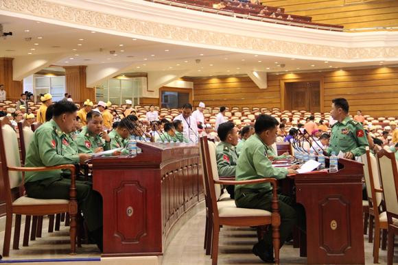 Quân đội vẫn chiếm 1/4 số ghế 2 viện Quốc hội Myanmar, đủ quyền phủ quyết các dự luật họ cho là bất lợi. Ảnh: Nikkei Asian Review. Quân đội vẫn chiếm 1/4 số ghế 2 viện Quốc hội Myanmar, đủ quyền phủ quyết các dự luật họ cho là bất lợi. Ảnh: Nikkei Asian Review.