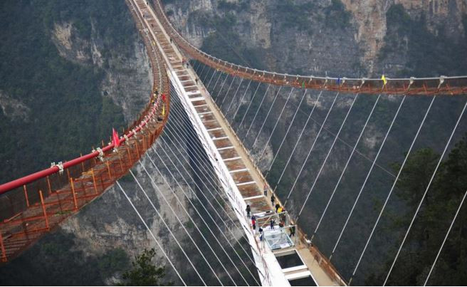 Những công trình của nhà thầu Trung Quốc thường thắng thầu với giá bỏ thầu rẻ, sau đó phát sinh tăng lên khi triển khai dự án. Ảnh: The Telegraph. Những công trình của nhà thầu Trung Quốc thường thắng thầu với giá bỏ thầu rẻ, sau đó phát sinh tăng lên khi triển khai dự án. Ảnh: The Telegraph.