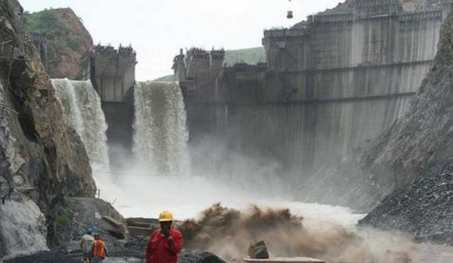 Công trình thủy diện do doanh nghiệp Trung Quốc đang thi công tại Châu Phi – nơi nhận hỗ trợ, tài trợ nhiều của Trung Quốc. Ảnh: chinadialogue.net.