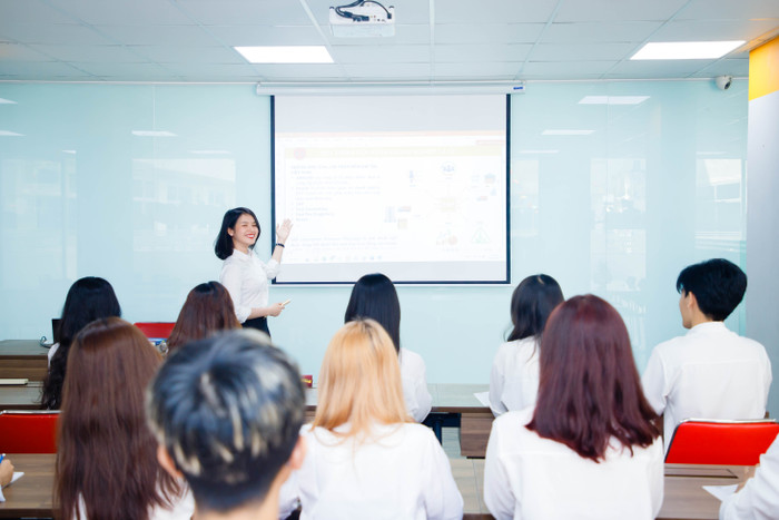 Ảnh minh họa: Sinh viên Trường Đại học Công nghệ thành phố Hồ Chí Minh (HUTECH) IMG_8603.jpg
