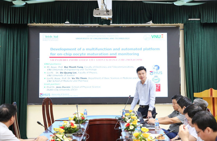 Tiến sĩ Đỗ Quang Lộc, 32 tuổi là ứng viên phó giáo sư trẻ nhất được Hội đồng Giáo sư cơ sở đề nghị xét năm 2024, hiện đang là Phó Trưởng Bộ môn Vật lý Vô tuyến của Khoa Vật lý, Trường Đại học Khoa học Tự nhiên, Đại học Quốc gia Hà Nội. Ảnh: UET 1r3a8653-7691.jpg